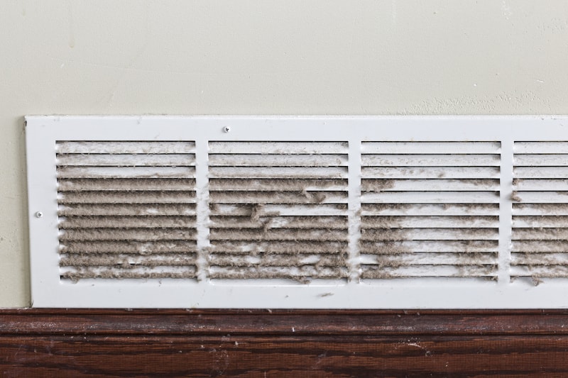 7 Signs and Causes of Dirty Air Ducts in Lake Placid, FL